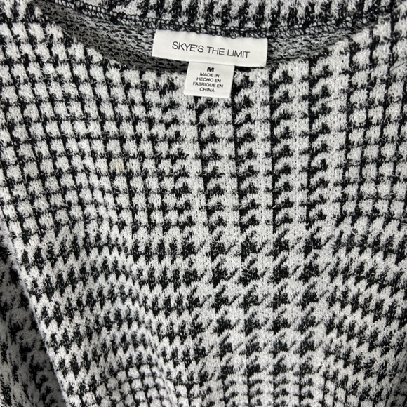 Skye’s the Limit Black & White Houndstooth Tie-Front Sweater – Size Medium - Picture 2 of 3